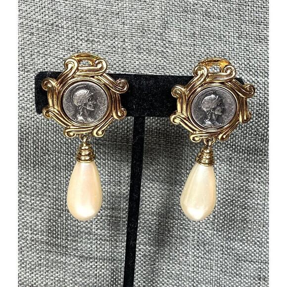 Cameo Clip Ons Dangles Earrings Drops Faux Pearl Drops Gold Tone Vintage Estate - Picture 9 of 13